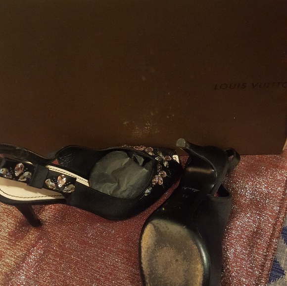 Pumps - Picture 3 of 6